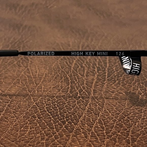 BRAND NEW !! - QUAY - High Key - POLARIZED BLACK / SMOKE LENS - Picture 13 of 16